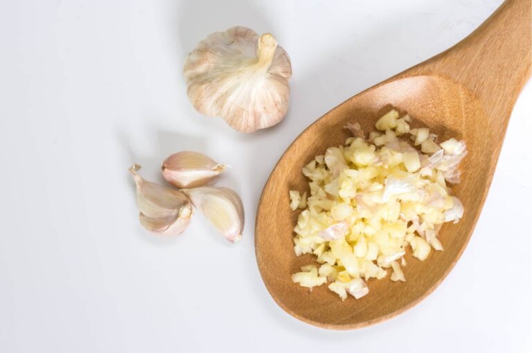 نحوه‌ی مصرف سیر برای واریس پا